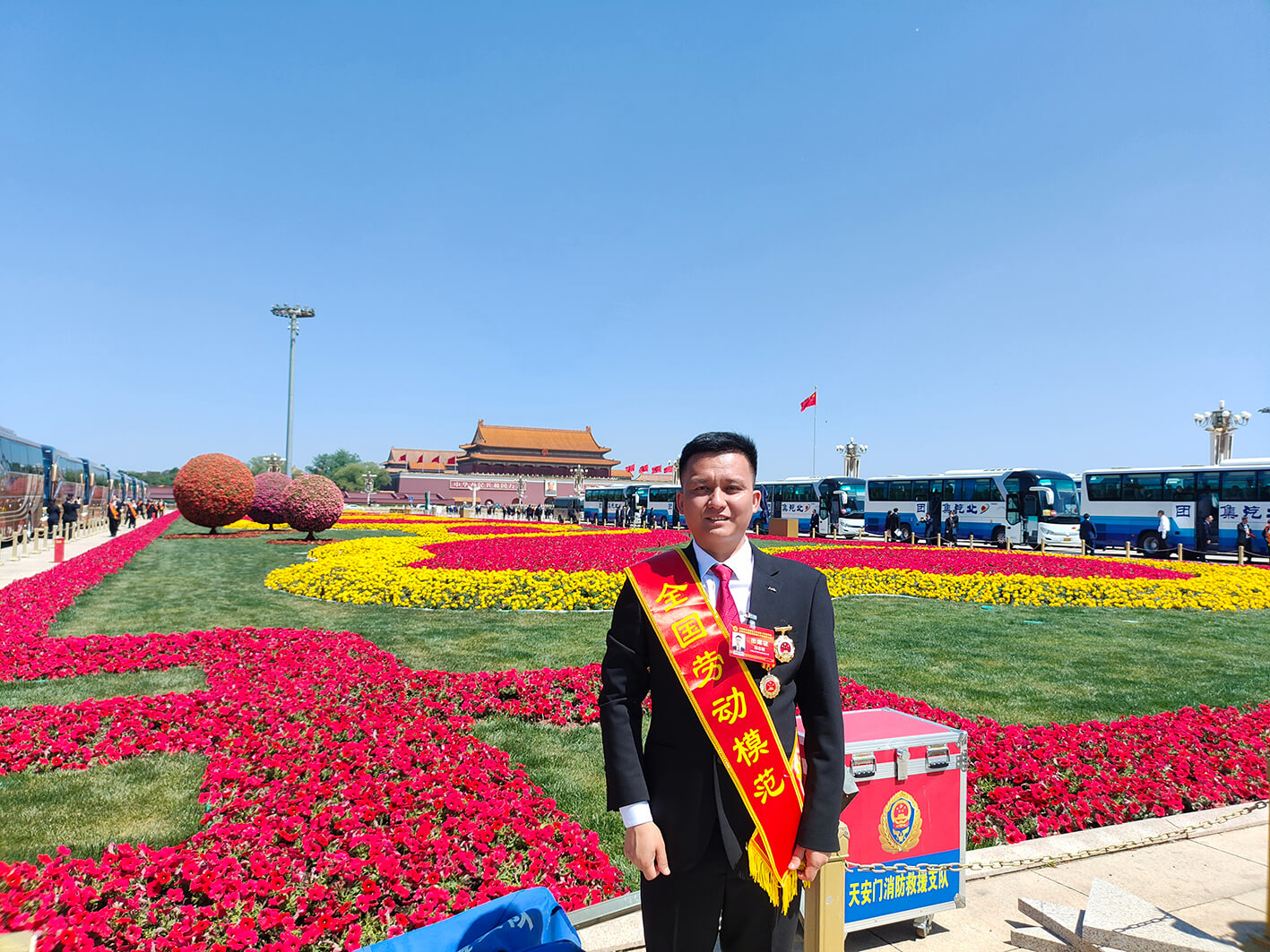 “​Breaking News! Comrade Tang Zhimin of Jiangxi Dasheng Plastic Optical Fiber Co., Ltd. Honored with Prestigious "National Model Worker" Title!​